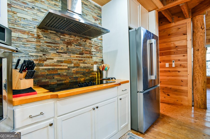Not everyone is searching for a cookie cutter home. Some, like - photo 8