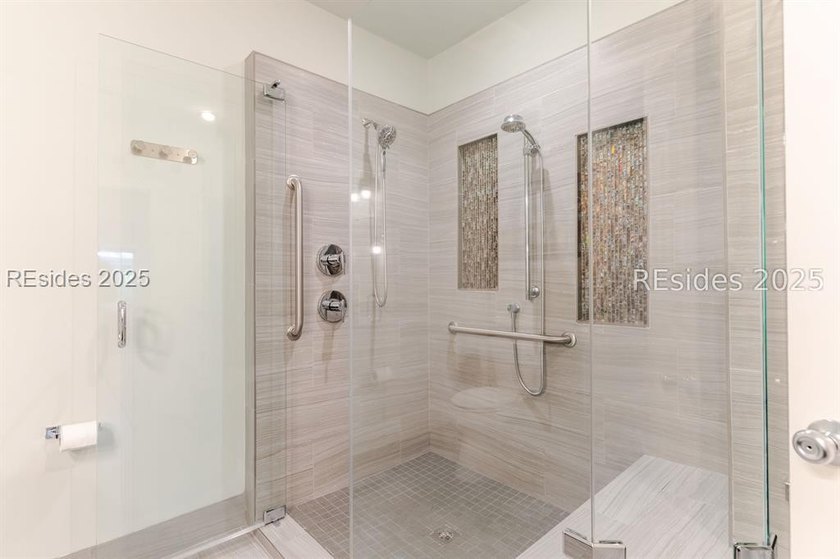 This stunning, end-unit townhome features a grand two-story - photo 17
