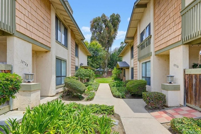 Welcome to one of Mission Playmor's largest floor plans! This - photo 3