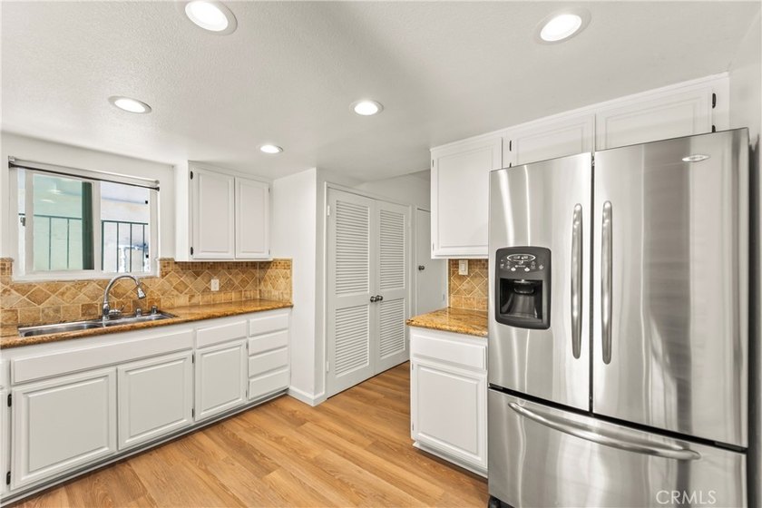 Beautiful Turn Key Corner Townhome in centrally located San - photo 12