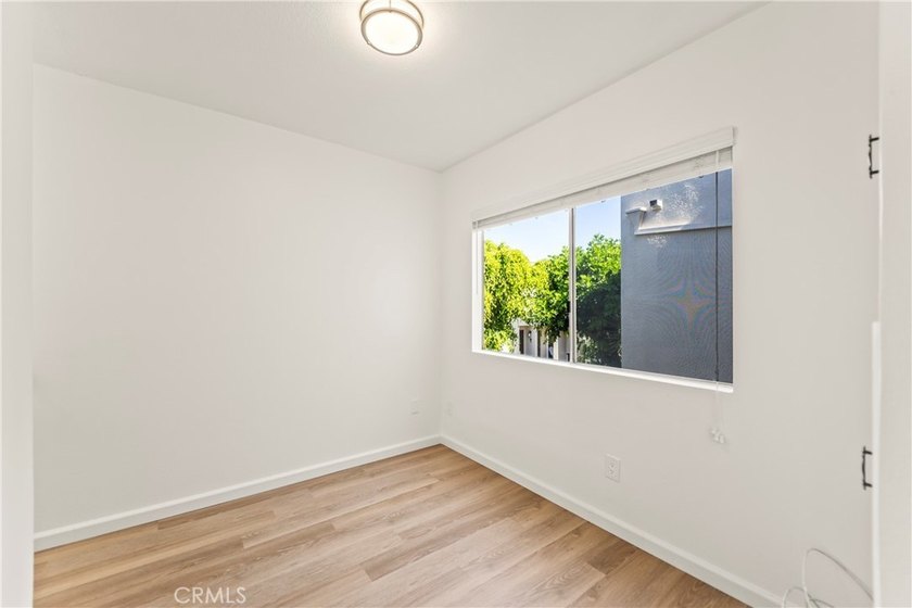 Beautiful Turn Key Corner Townhome in centrally located San - photo 21