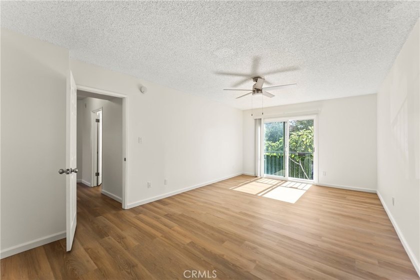 Beautiful Turn Key Corner Townhome in centrally located San - photo 26