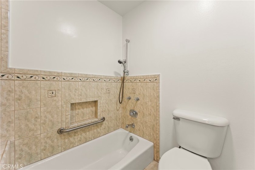 Beautiful Turn Key Corner Townhome in centrally located San - photo 33
