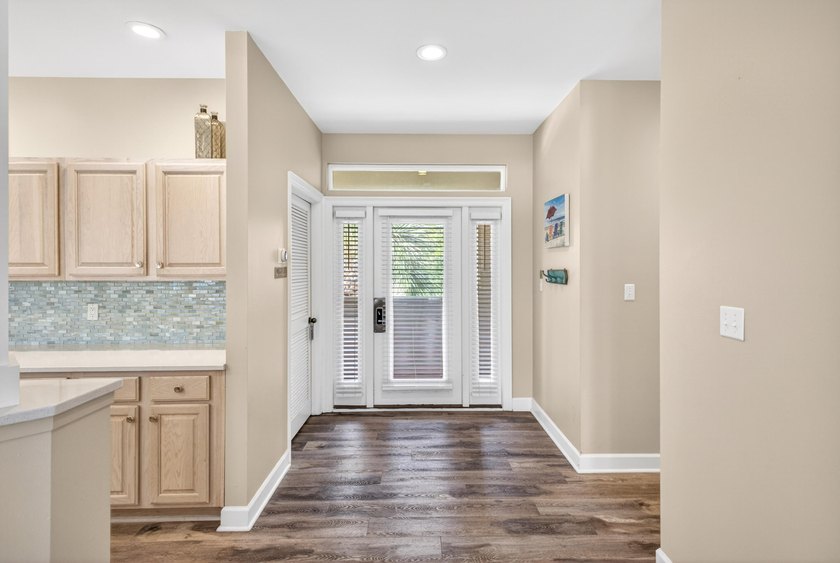 Immaculate and beautifully maintained, this fully furnished - photo 4