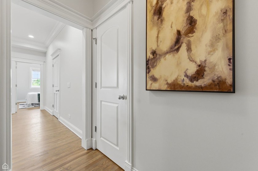 Fluid Integration of a Curated Gallery with Cohesive Design - photo 9