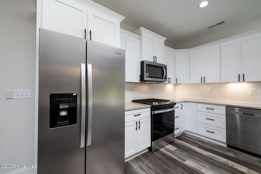 Move-in ready and waiting for its very first owners, this - photo 15