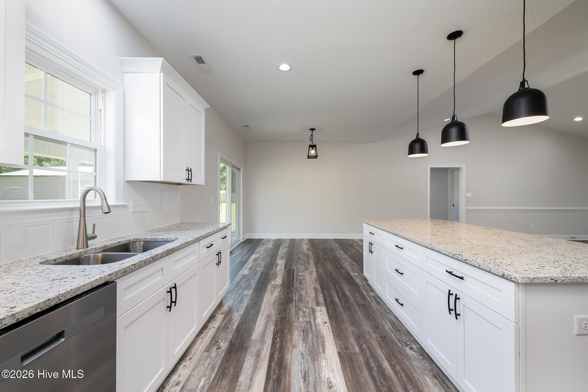 Move-in ready and waiting for its very first owners, this - photo 17