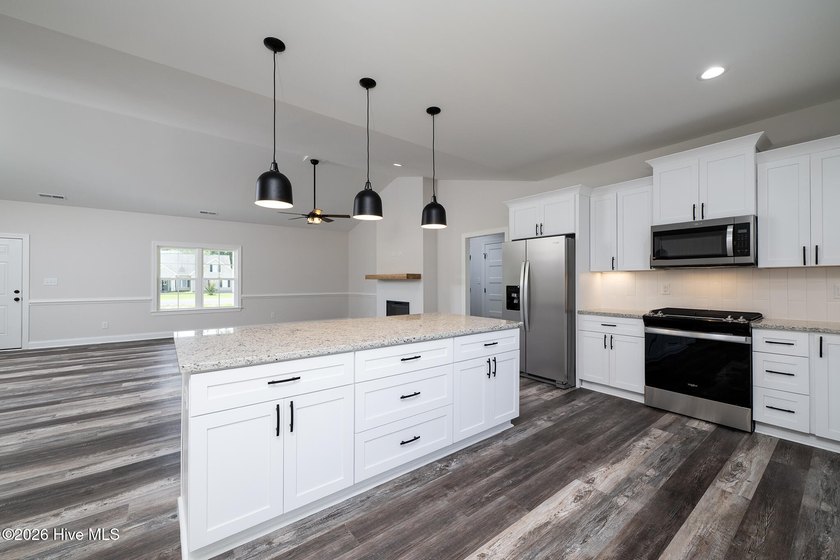 Move-in ready and waiting for its very first owners, this - photo 19
