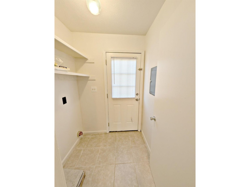 This 2br/2ba condo is move in ready. The owner just had all of - photo 8