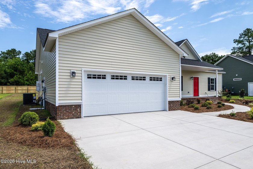 Move-in ready and waiting for its very first owners, this - photo 36