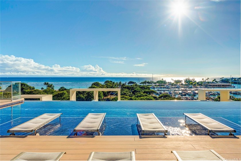 A rare 1-bedroom residence featuring 2 full bathrooms, this - photo 12