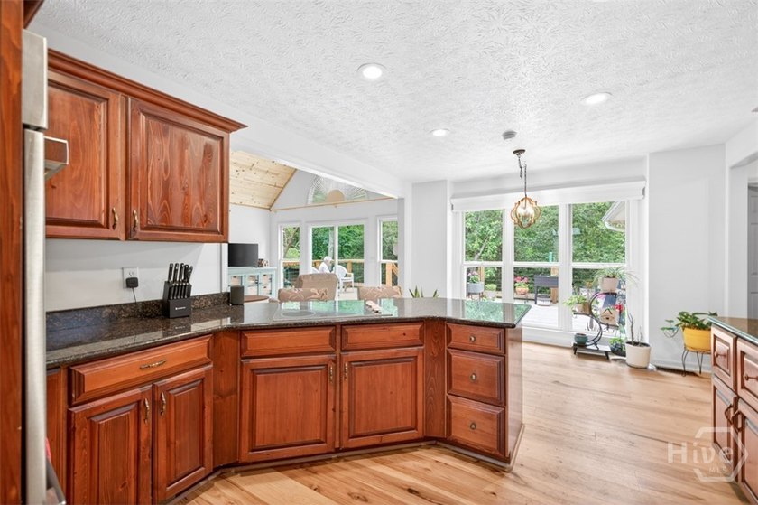 Move-in ready home with beautiful Lake Hartwell view and major - photo 15