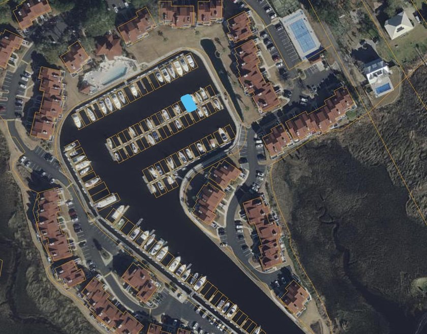 Prime location boat slip with quick and easy access to the - photo 4