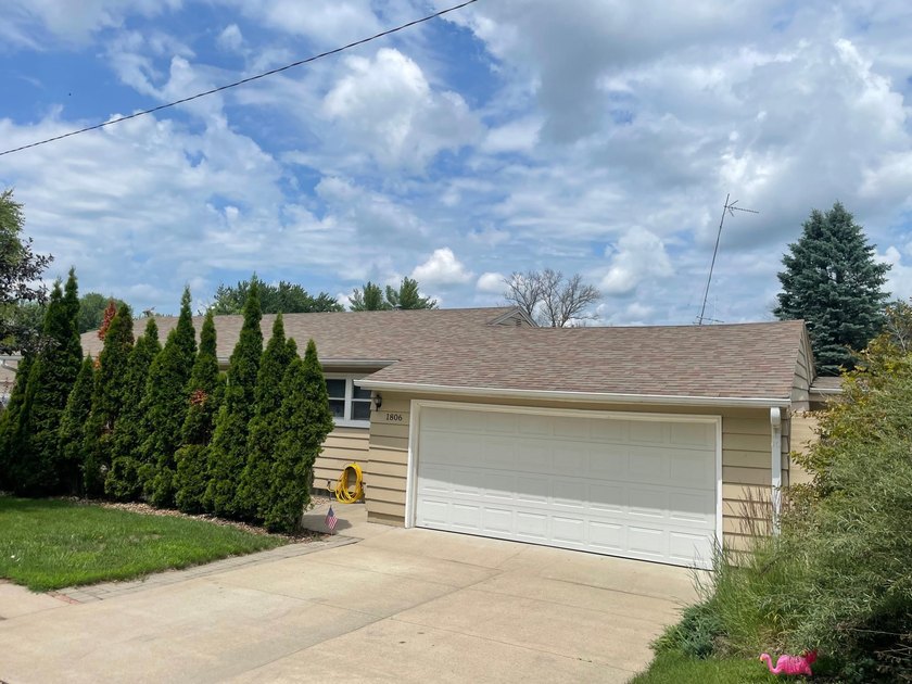 This inviting 4-bedroom, 2 bath home offers a bright layout with - photo 2