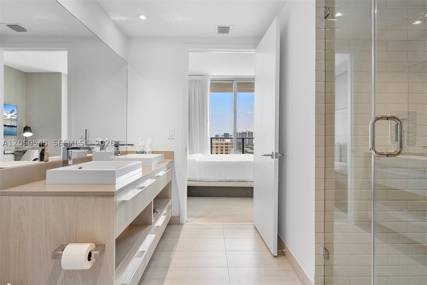 Super Popular Money Maker 3Br/2.5Ba Corner  Residence with Ocean - photo 22