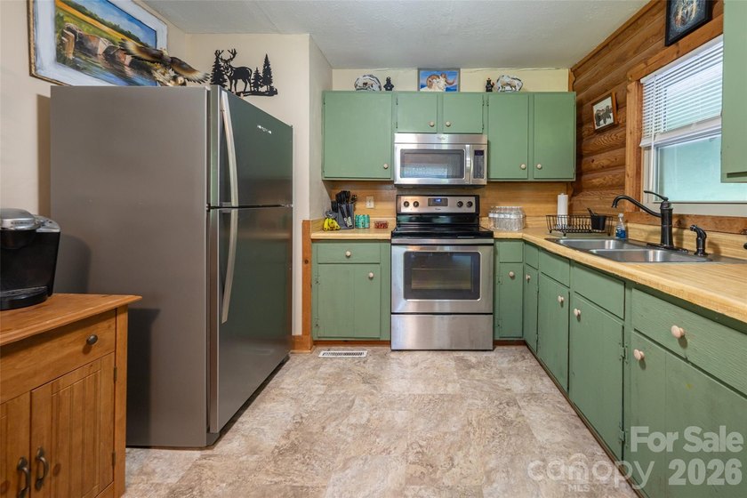 Escape to the mountains in this custom log cabin located in the - photo 6