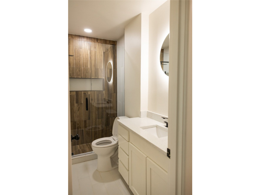 Welcome to this beautifully remodeled 3-bedroom, 2-bath home - photo 12