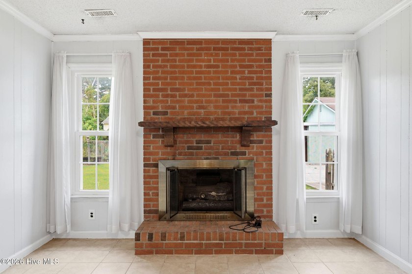 With a total of 1,943 square feet, let's just imagine Friday - photo 13