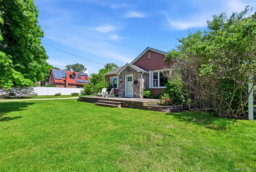 Beautiful Storybook Brick &amp; Stone 2/3 Bedroom, 2 Full Bath - photo 3