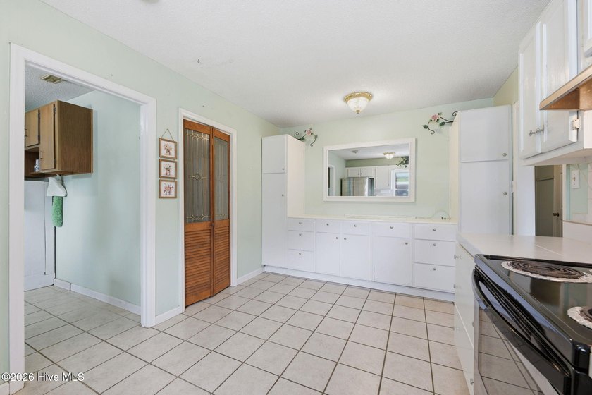 With a total of 1,943 square feet, let's just imagine Friday - photo 16
