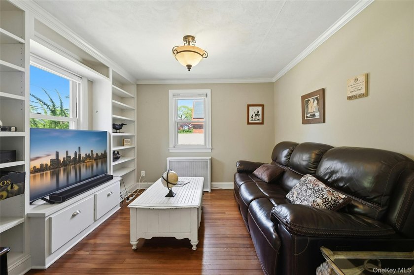 Beautiful Storybook Brick &amp; Stone 2/3 Bedroom, 2 Full Bath - photo 7