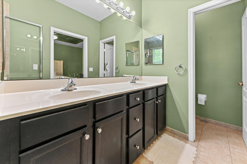 Welcome to this charming townhouse in Charleston Commons, West - photo 18