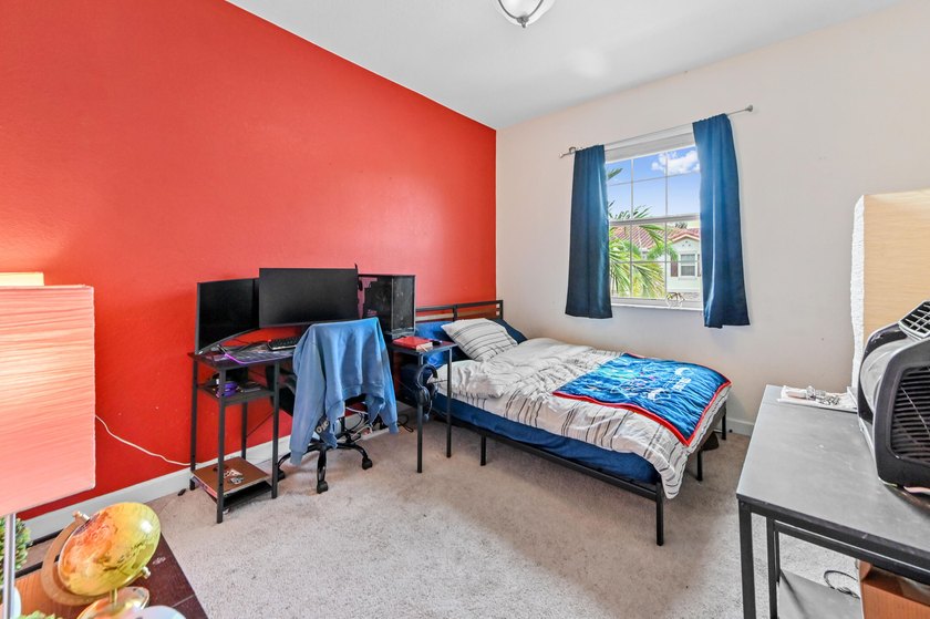 Welcome to this charming townhouse in Charleston Commons, West - photo 20
