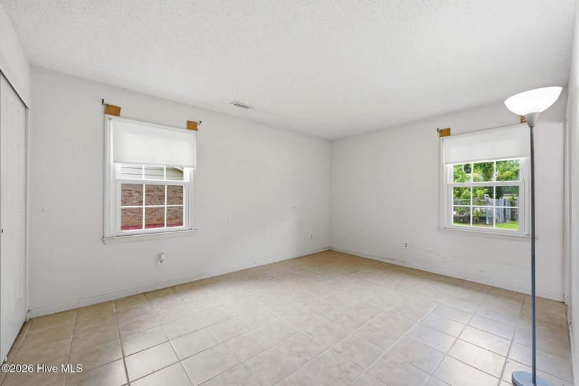 With a total of 1,943 square feet, let's just imagine Friday - photo 21