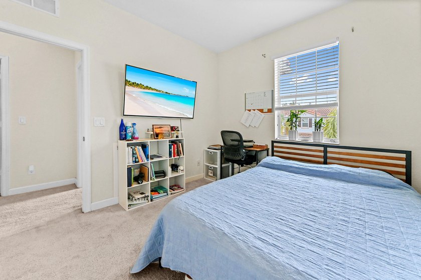 Welcome to this charming townhouse in Charleston Commons, West - photo 24