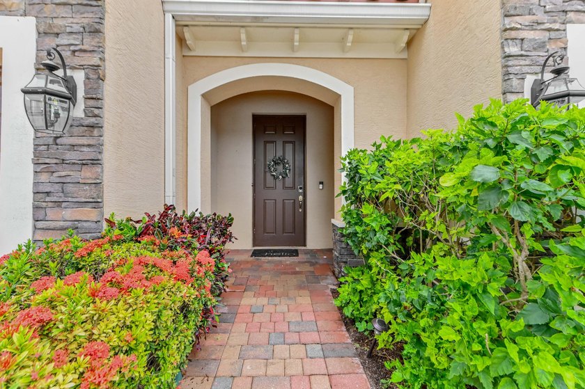 Welcome to this charming townhouse in Charleston Commons, West - photo 27