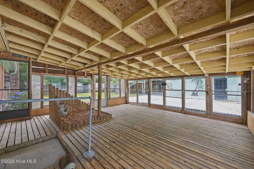 With a total of 1,943 square feet, let's just imagine Friday - photo 32