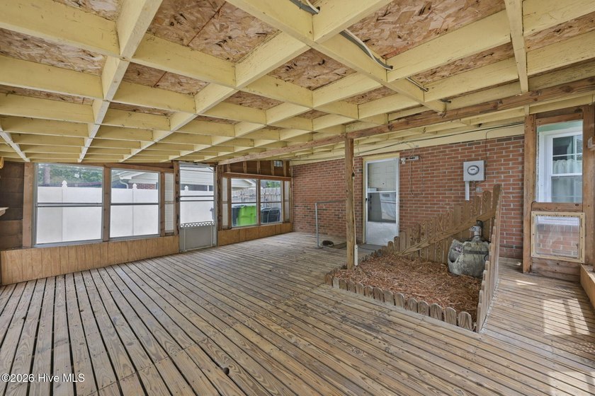 With a total of 1,943 square feet, let's just imagine Friday - photo 33