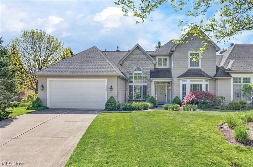 Discover this beautifully updated 3-bedroom cluster home in the - photo 2