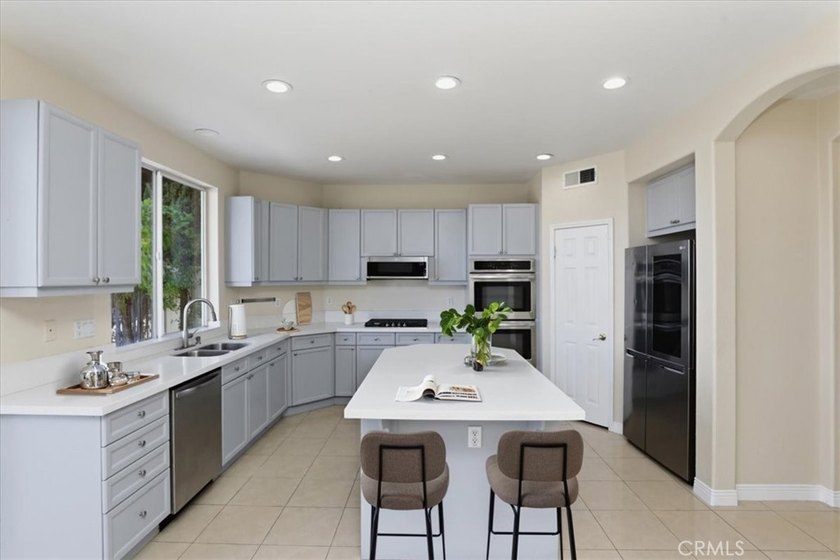 Gorgeous view home in the prestigious Eagle Glen community with - photo 12