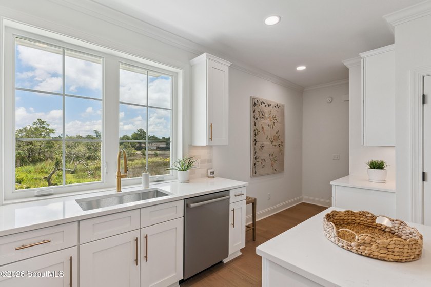 Introducing Moss Pointe, an exclusive collection of eleven fee - photo 13