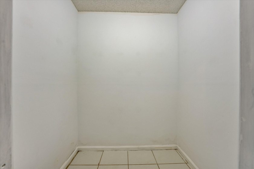 Welcome to this charming and beautifully upgraded 3-bedroom - photo 20