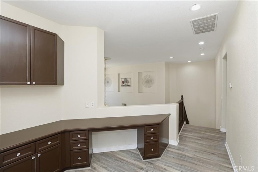 Gorgeous view home in the prestigious Eagle Glen community with - photo 21