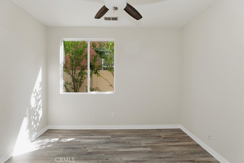 Gorgeous view home in the prestigious Eagle Glen community with - photo 25
