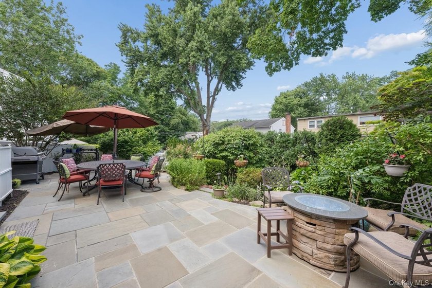 The brick driveway and lovely porch welcome you to this turnkey - photo 28