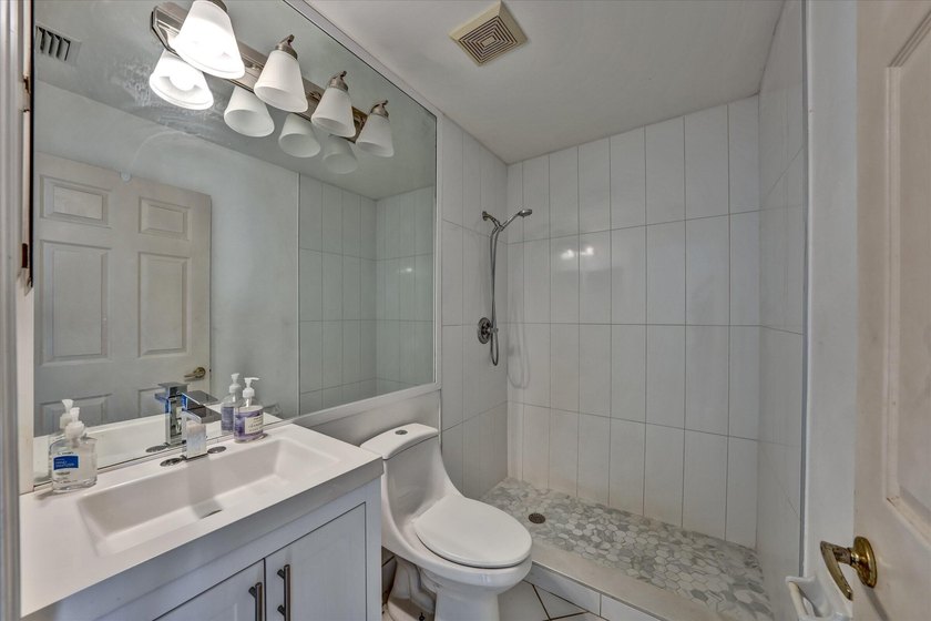 Welcome to this charming and beautifully upgraded 3-bedroom - photo 29