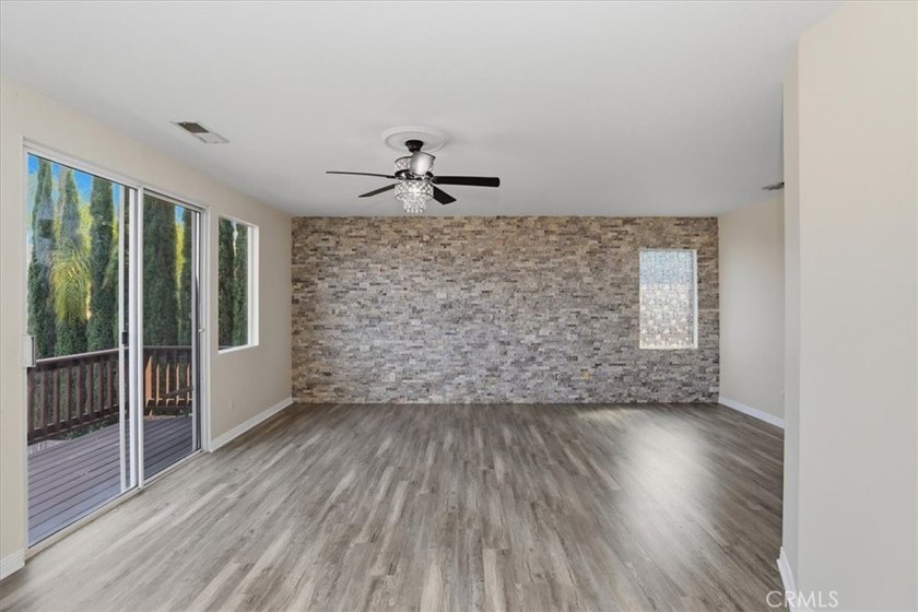 Gorgeous view home in the prestigious Eagle Glen community with - photo 33