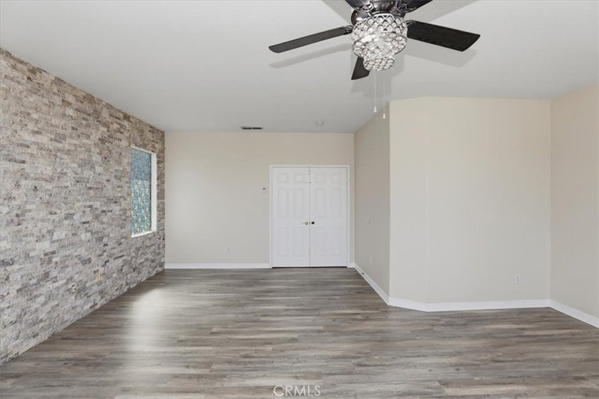 Gorgeous view home in the prestigious Eagle Glen community with - photo 35