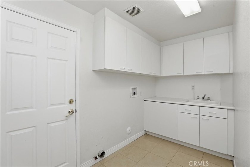 Gorgeous view home in the prestigious Eagle Glen community with - photo 39