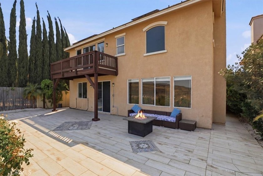Gorgeous view home in the prestigious Eagle Glen community with - photo 41