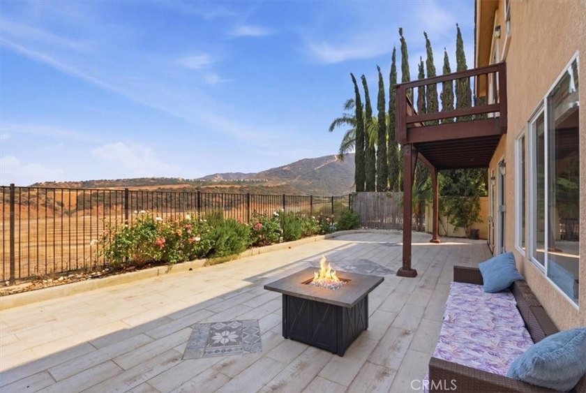 Gorgeous view home in the prestigious Eagle Glen community with - photo 45