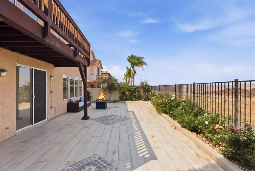 Gorgeous view home in the prestigious Eagle Glen community with - photo 46