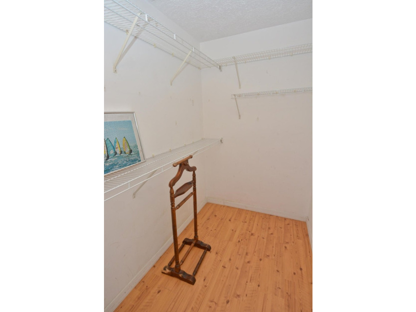 Unique opportunity to own a thoroughly maintained Corner lot - photo 15