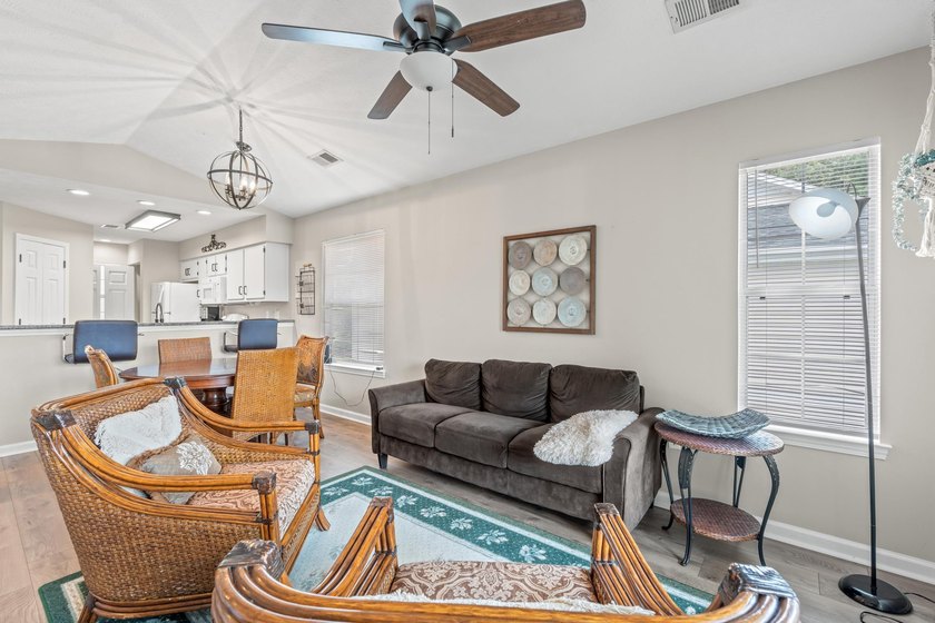 PRICE IMPROVEMENT! MOTIVATED SELLER - BRING ALL OFFERS! Don't - photo 2