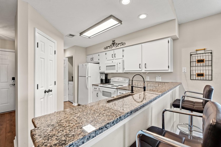 PRICE IMPROVEMENT! MOTIVATED SELLER - BRING ALL OFFERS! Don't - photo 4