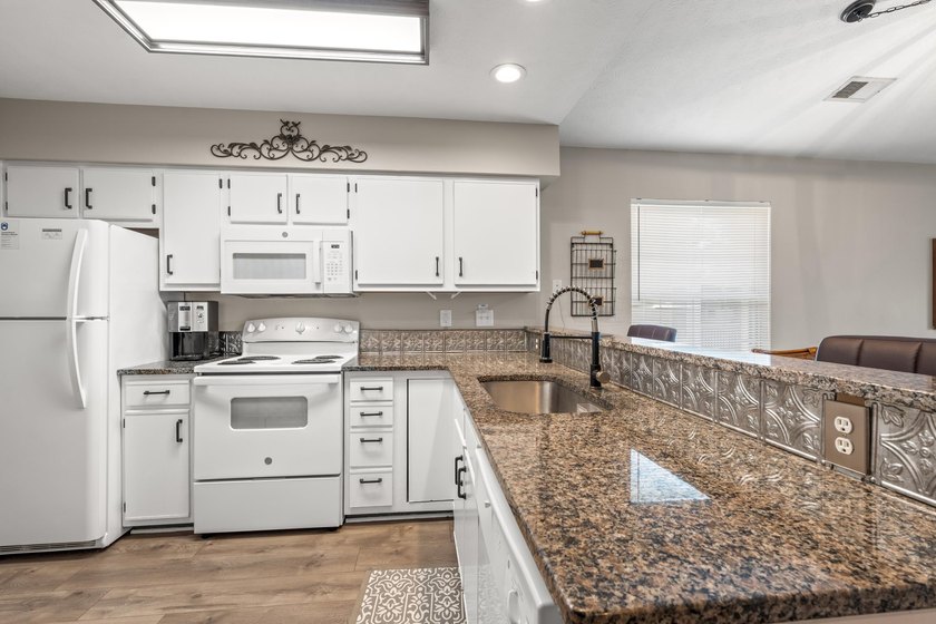 PRICE IMPROVEMENT! MOTIVATED SELLER - BRING ALL OFFERS! Don't - photo 5